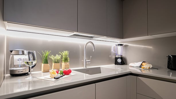A modern kitchen with a built-in sink, a coffee maker, a blender, and fresh vegetables on the counter. - Italianway Comfort - Vincenzo Monti 29 F (Milan)