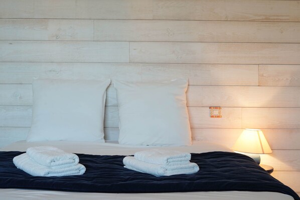 4 chambres, bureau, Wi-Fi, draps fournis