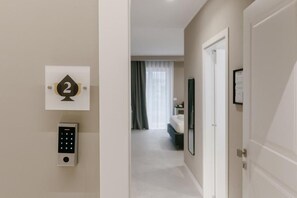 Kahden hengen comfort-huone, parveke, näköala pihalle | Sisätilat