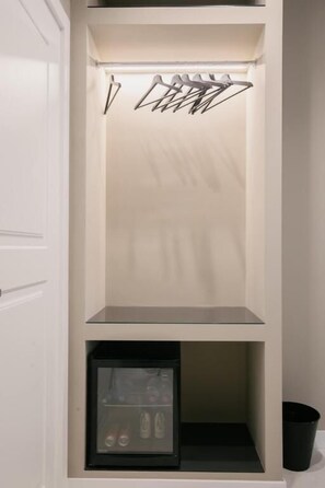 Kahden hengen comfort-huone, parveke, näköala pihalle | Sisätilat