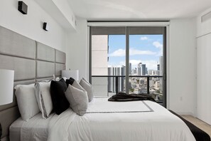 2 bedrooms, iron/ironing board, WiFi, bed sheets - Highrise  2-bedroom condo in The Heart of Brickell (Miami)
