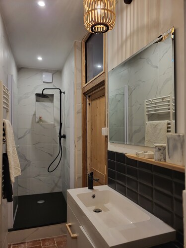 Appartement idéalement situé, plein centre d’Aubigny-sur-Nère et au calme.