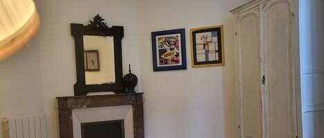 2 bedrooms, iron/ironing board, bed sheets