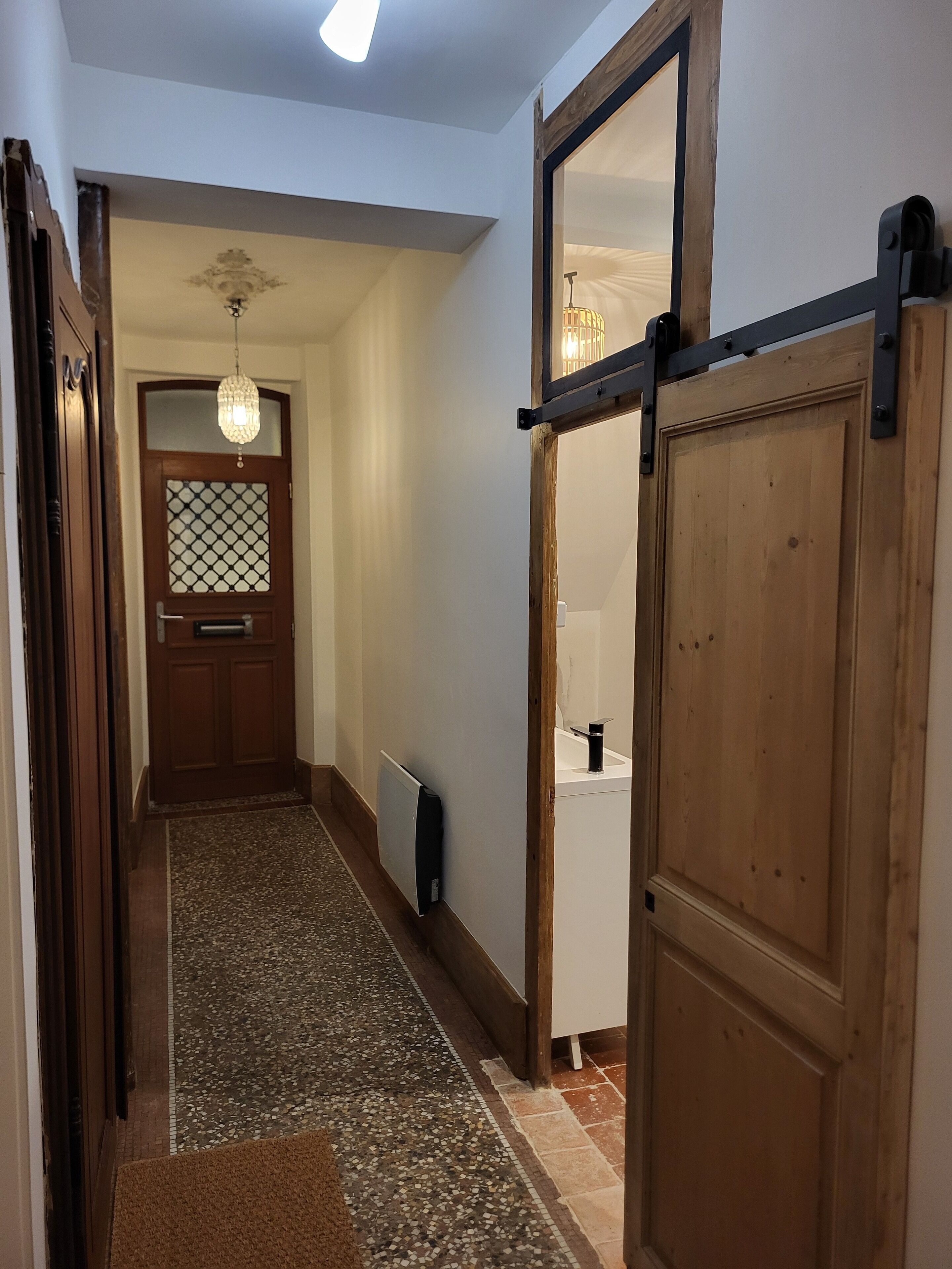 Dutxa, assecador de cabells, tovalloles i sabó 