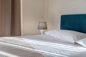 2 dormitorios, tabla de planchar con plancha, wifi y ropa de cama