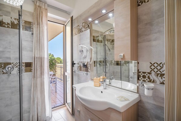 Basic Room, Balcony, Bay View (Ischia) | Bathroom | Slippers, soap, shampoo, toilet paper