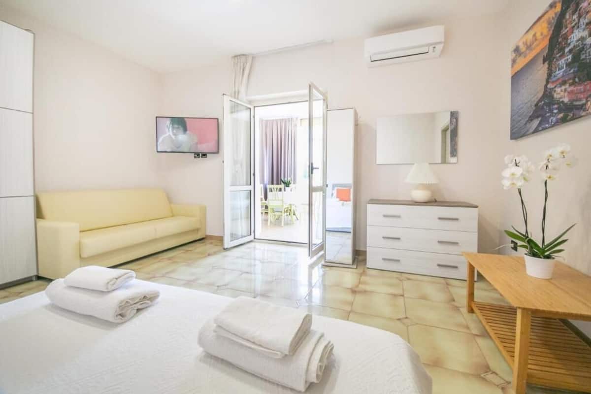 ห้องคอมฟอร์ท, วิวทะเล (Positano) | ผ้าม่านกันแสง, เตารีด/โต๊ะรีดผ้า, Wi-Fi ฟรี