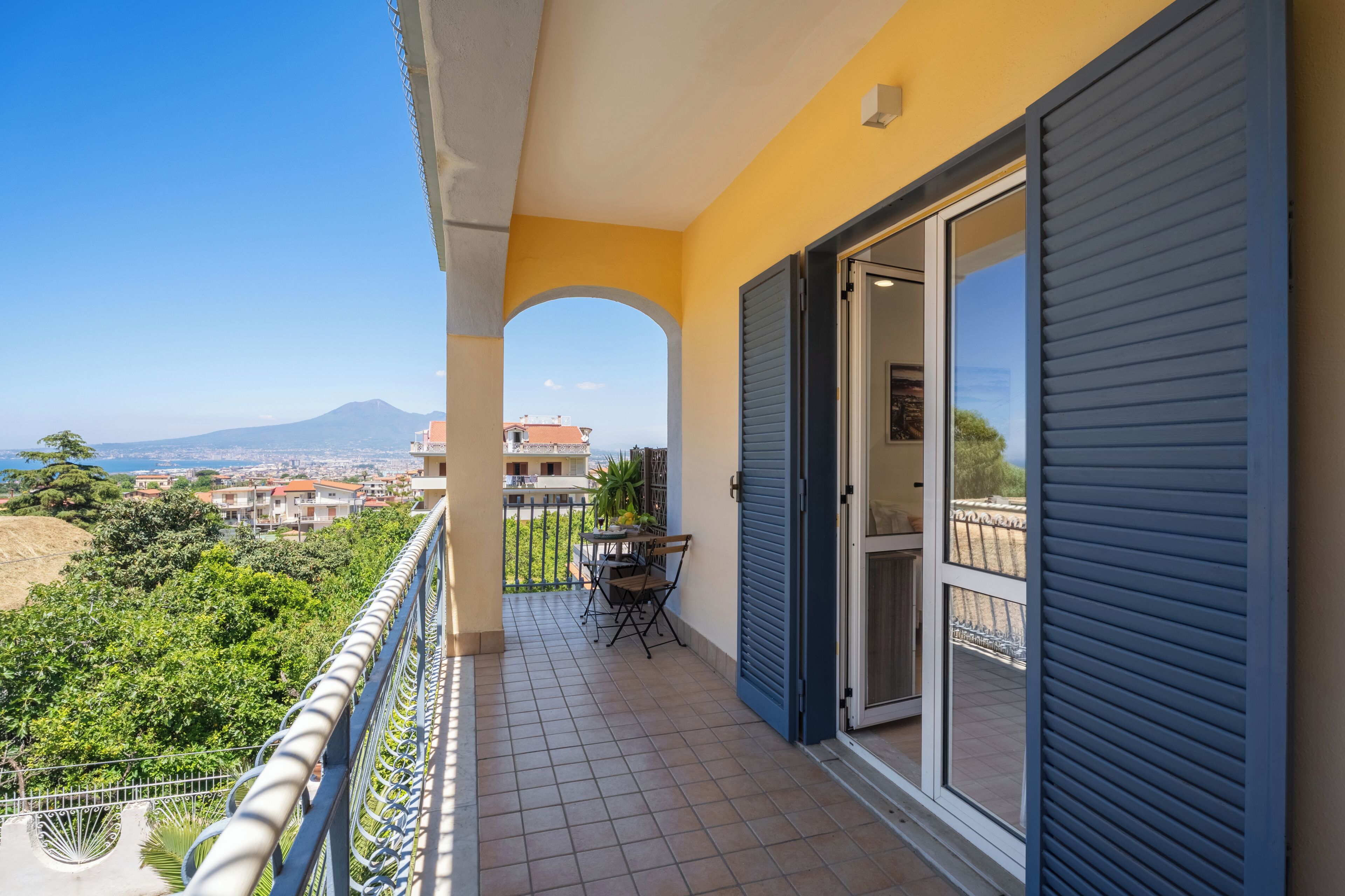 Classic-Zimmer, Balkon, Buchtblick (Napoli) | Unterkunftsgelände