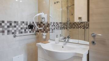 Chambre Classique, balcon, vue baie (Napoli) | Salle de bain