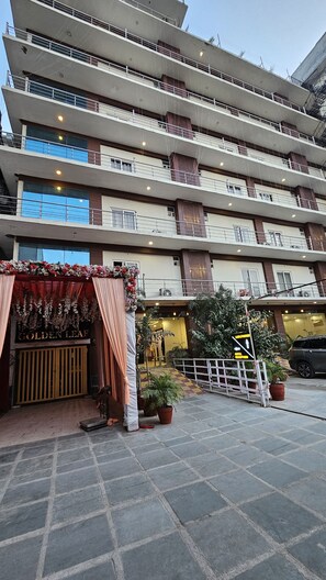 Front of property - Hotel Aarkay Palace (Noida)