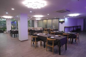 Restaurant - Hotel Aarkay Palace (Noida)