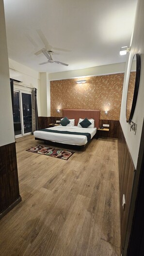 Standard Double Room, Balcony, Park View | Desk, laptop workspace, iron/ironing board, free WiFi - Hotel Aarkay Palace (Noida)