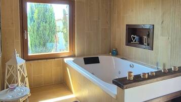 Dusche, Whirlpool, Haartrockner, Bidet