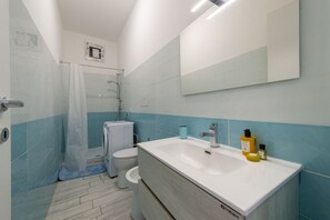 Douche, bidet, shampoing