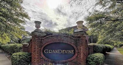 Cozy 1-bedroom condo in Old Shandon steps from Devine St.