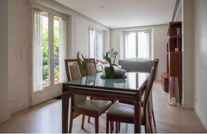 Dining - Le Bosaryn - A rare interlude on the outskirts of Paris (Charenton-le-Pont)