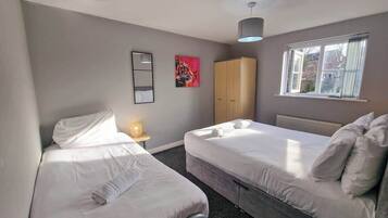 Iron/ironing board, WiFi, bed sheets