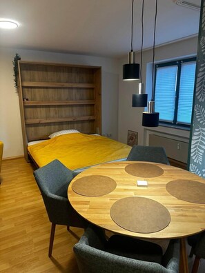 2 bedrooms, WiFi, bed sheets - Central apartment in Pulheim (up to 4 people) | At the gates of Cologne (Pulheim)
