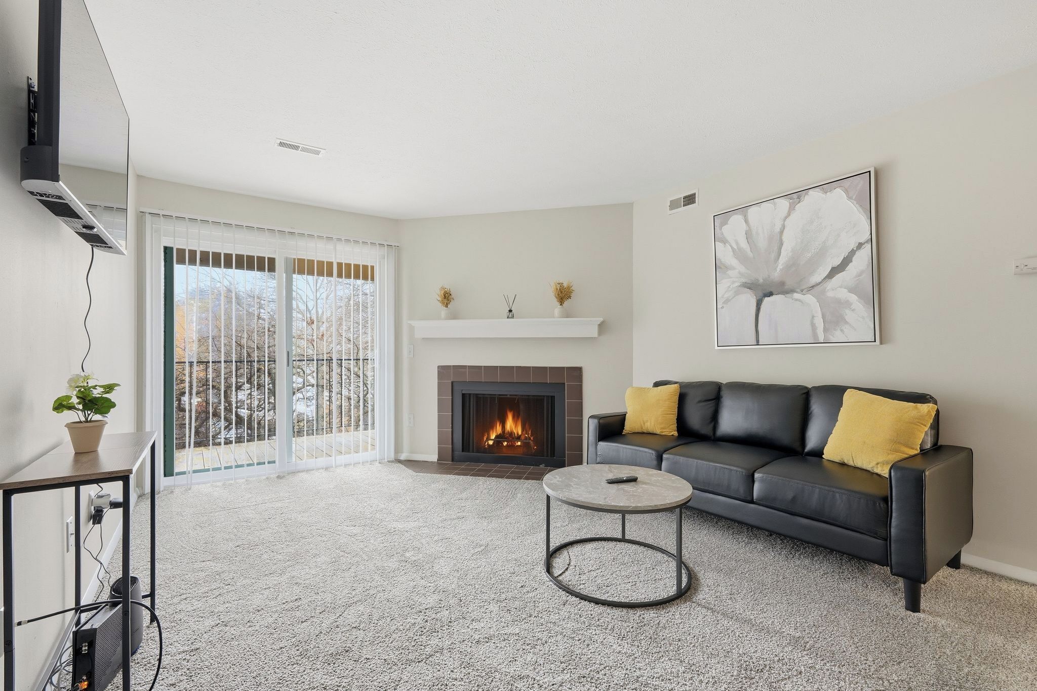 Bright 1 Bed With Comfy Living Space - Columbus, OH