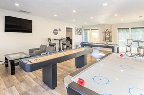 Games room - Spacious 1 Bed w/ updated finishes (Columbus)
