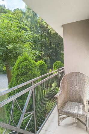 Appartamento Classic, balcone | Parco della struttura