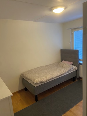 2 sovrum, skrivbord, gratis wi-fi och sängkläder