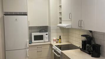 KylskÄp, mikrovÄgsugn, ugn och spishÀll