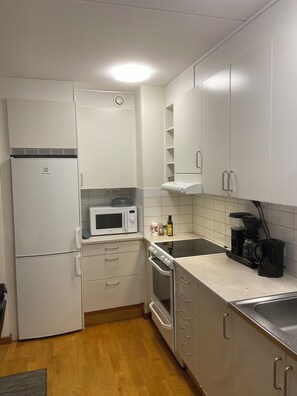 Refrigerador, microondas, horno y parrilla de estufa