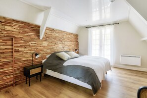 5 bedrooms, Internet - Charming 5-bedroom countryside home near Rouen with pool (Le Thuit de l'Oison)