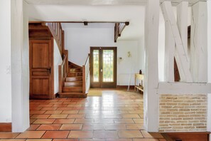Interior - Charming 5-bedroom countryside home near Rouen with pool (Le Thuit de l'Oison)
