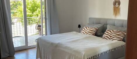 1 bedroom, desk, free WiFi, bed sheets