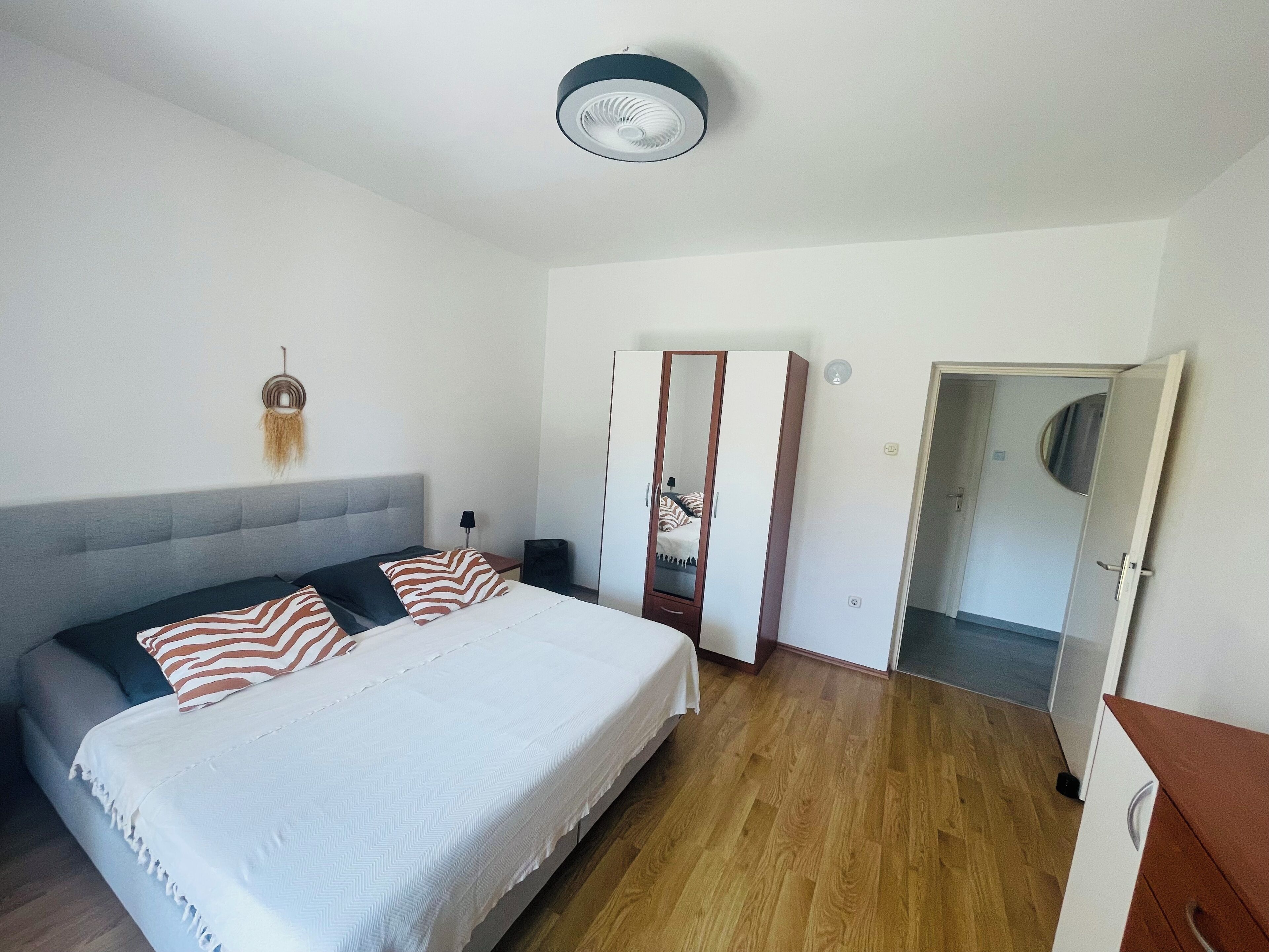 1 bedroom, desk, free WiFi, bed sheets