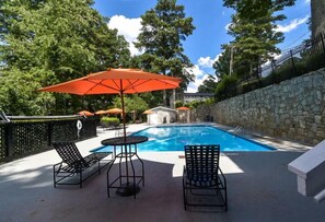 Pool - Comfort & Convenience in Stone Mountain (Stone Mountain)