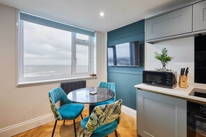 House - Host and Stay The Seaview Lookout (Scarborough)
