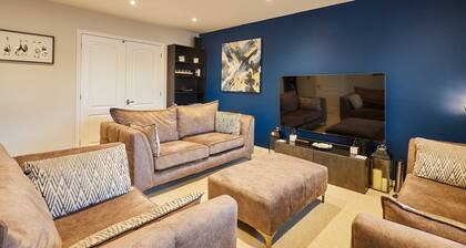 Host and Stay River Hill House