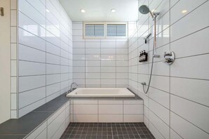 Shower, hair dryer, towels - Perch - Modern Seattle View Home w/ Rooftop Deck & Parking (Seattle)
