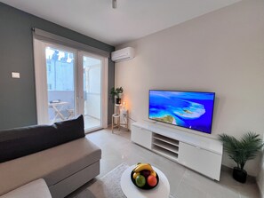 Smart TV - Monte Napa Moments (Ayia Napa)
