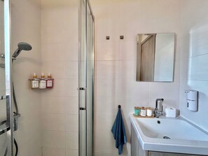 Shower, hair dryer, towels, soap - Monte Napa Moments (Ayia Napa)