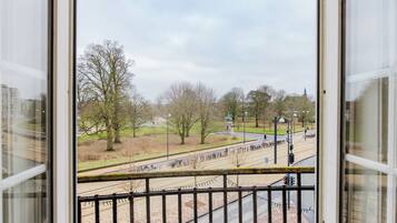 Deluxe Double Room, Balcony | Interior