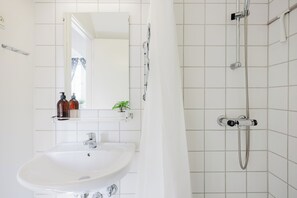 City Single Room | Bathroom