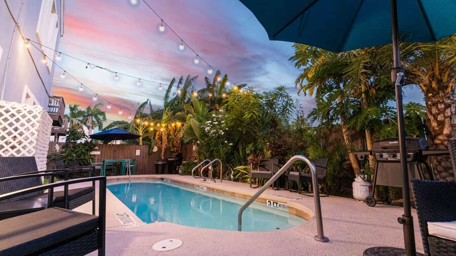 Modern Beachside Condo w Pool - South Padre Island