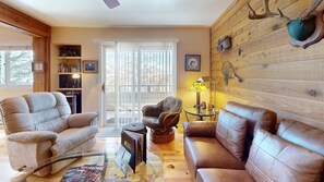 Smart TV, fireplace, books - Bluff Condo 4015 - Incredible Mountain Views, Hot Tub, & Summer Pool (Sun Valley)