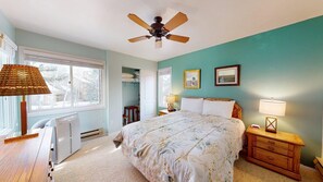 2 bedrooms, iron/ironing board, internet, bed sheets