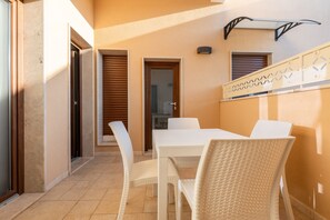 Outdoor dining - Room 'Il Fenicottero - La Salina' with Wi-Fi and Air Conditioning (Avetrana)
