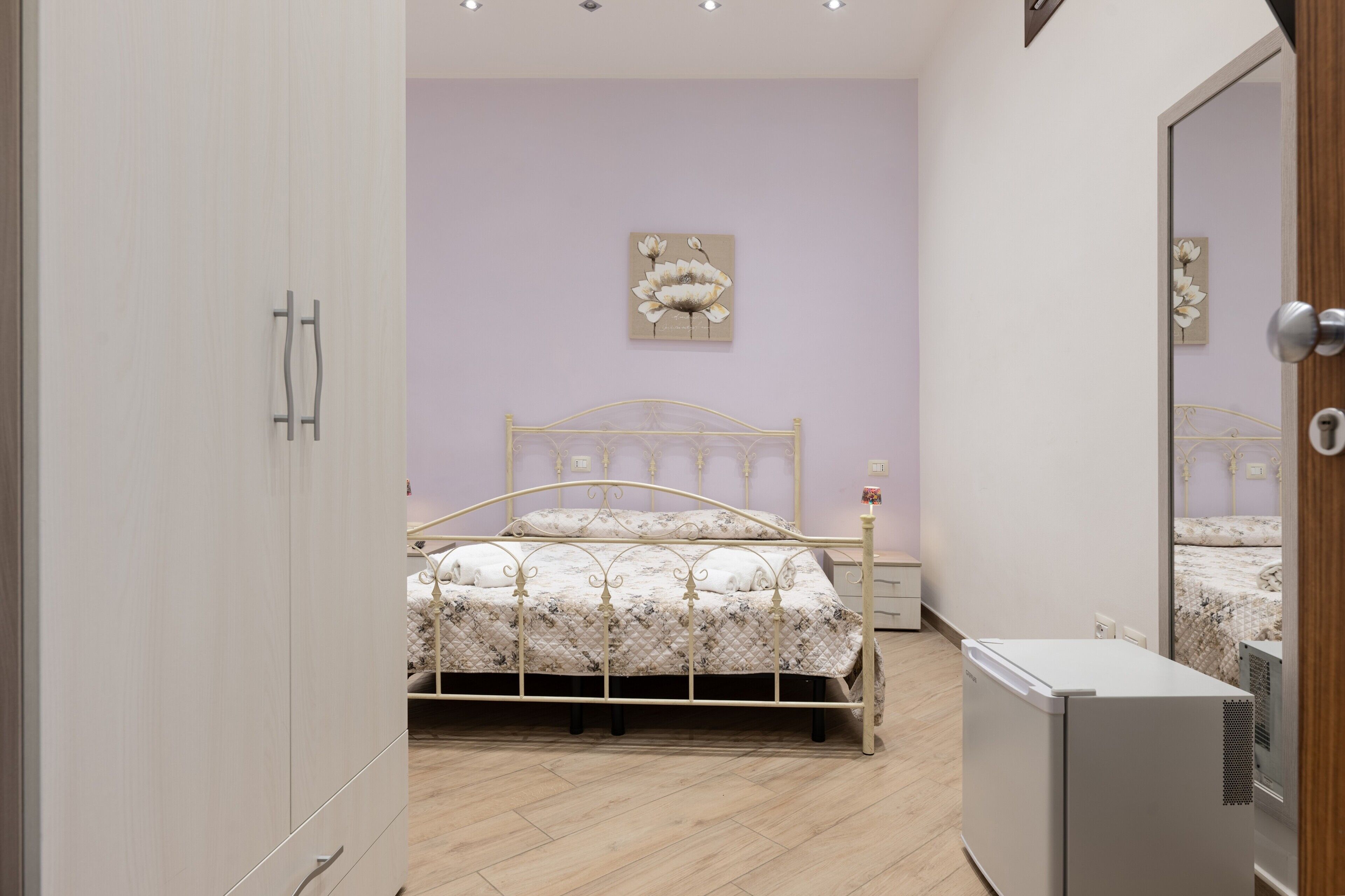 1 habitación, tabla de planchar con plancha, wifi y ropa de cama 