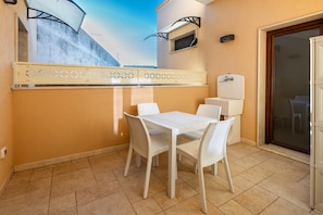 Outdoor dining - Room 'Il Fenicottero - La Salina' with Wi-Fi and Air Conditioning (Avetrana)