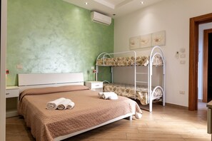 1 bedroom, iron/ironing board, WiFi, bed sheets - Room 'Il Fenicottero - La Salina' with Wi-Fi and Air Conditioning (Avetrana)