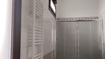 Ducha, secador de pelo, toallas