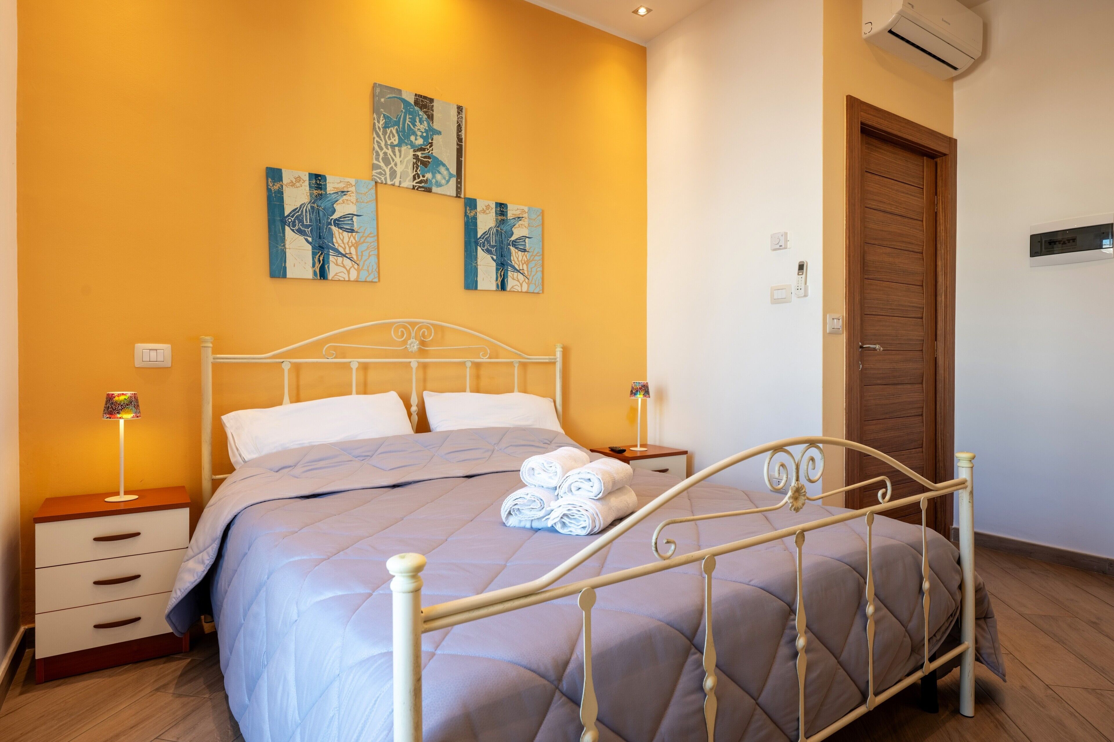 1 habitación, tabla de planchar con plancha, wifi y ropa de cama 