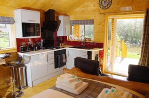 Frigorífic, microones, forn i placa de cuina 